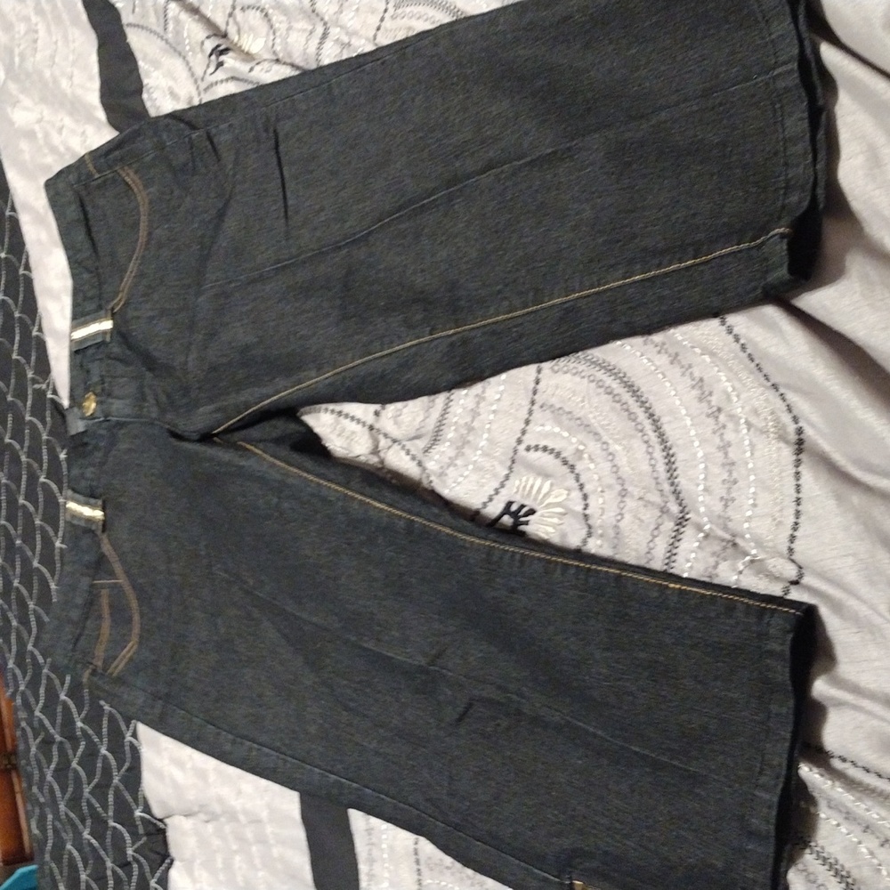 Bisou Bisou women's dark denim cropped jeans size 8